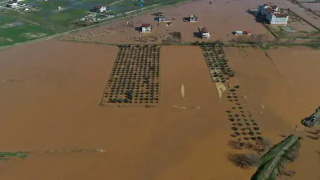 Li 5 bajarên Anedolê pir xerabûn û her der di bin avê de ma