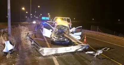 Li Rihayê otomobîlekî li bariyeran xist: Kesekî mir û 2 kes birîndar bûn