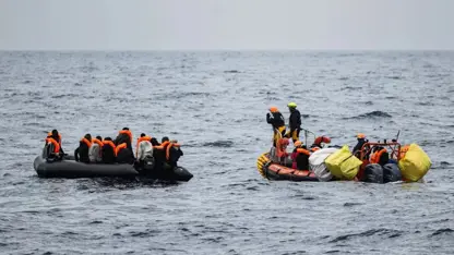 Li peravên Lîbyayê kelekeke koçberan noqî avê bû: 53 kes winda ne
