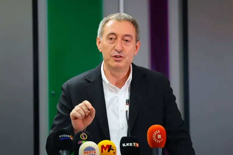 Bakirhan bertek nîsanî girtina Ekrem Îmamoglû da - PeyamaKurd