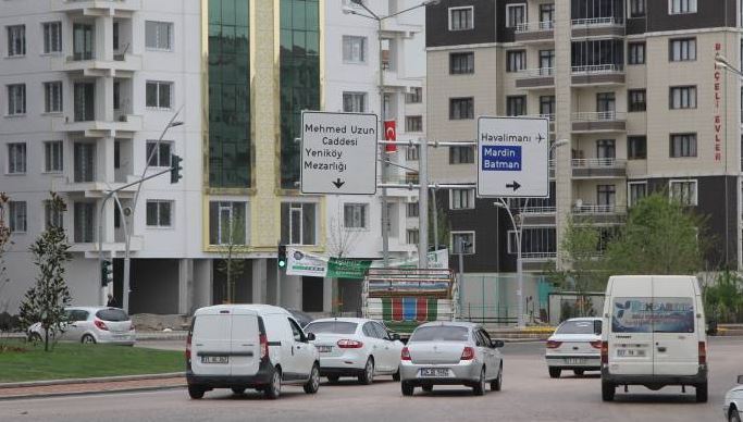 Li Diyarbekirê tabelayên bi Kurdî hatin rakirin!