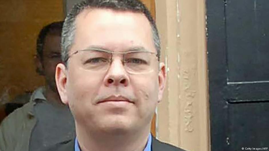 Brunson ji zîndanê çû “zîndana malê”