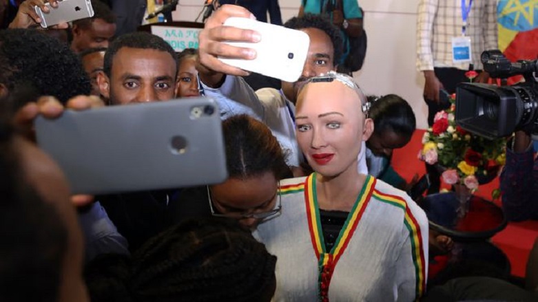 Etiyopya'da Robot Sophia'ya Yogun Ilgi
