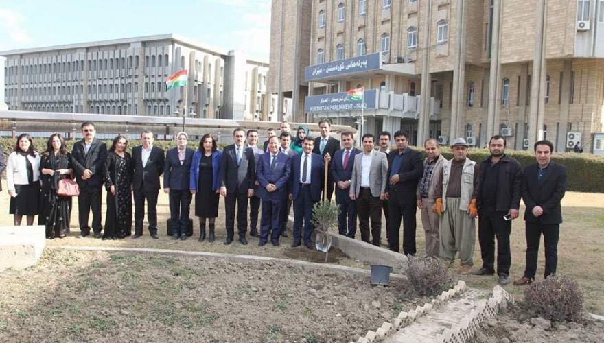 Parlamentoya Kurdistanê berxwedana Efrînê silav kir