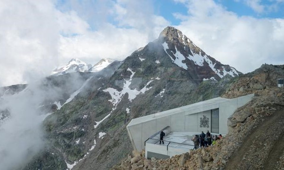 3 bin metrede James Bond müzesi