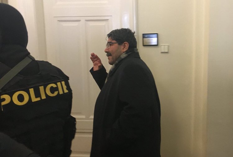 AB ülkelerine serbestçe seyahat eden Müslim’in Prag’da yakalanmasinin perde arkasi mi var?