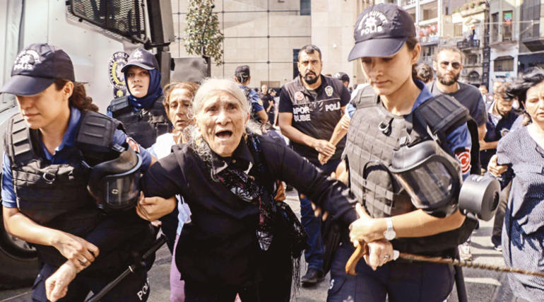 Berteka CHP û HDPê li dijî mudaxeleya polîsan li ser "Dayîkên Semiyê"