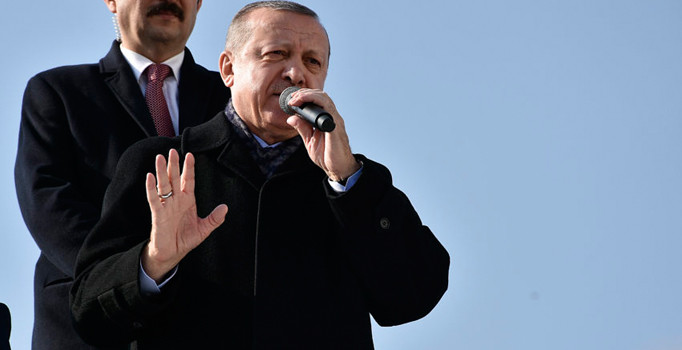 Erdogan: “Di serê aboriyê de, em bi bin nakevin!”