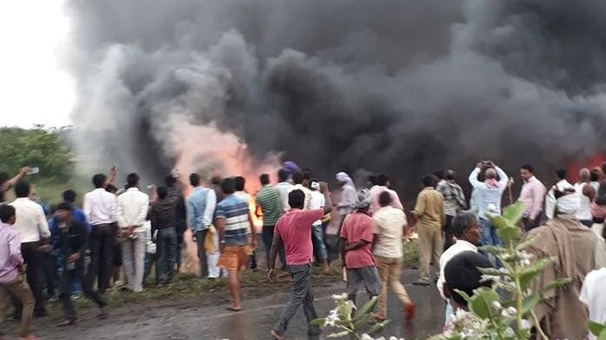 Agir bi otobusê ket û 27 kes mirin