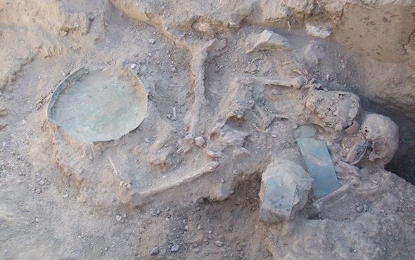 Di çanda Ûrartûyiyan de mirî çawa dihatin definkirin?