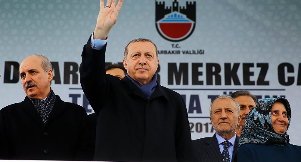 Erdogan'in Diyarbakir mitingi öncesi bakin polisler ne yapti!