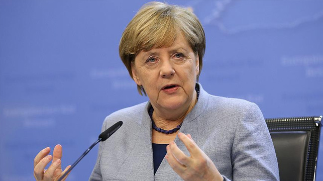 Merkel: Herkes bi serê xwe tevbigere em ê bela bibin
