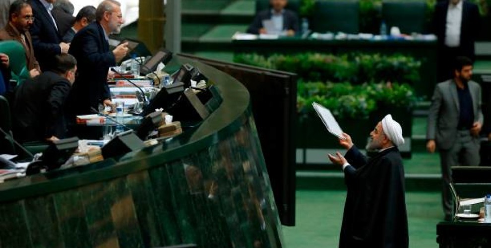 Rûhanî derbarê rewsa aborî de parlamento îqna nekir