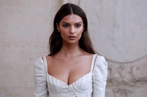 Ratajkowski’den cesur paylasim