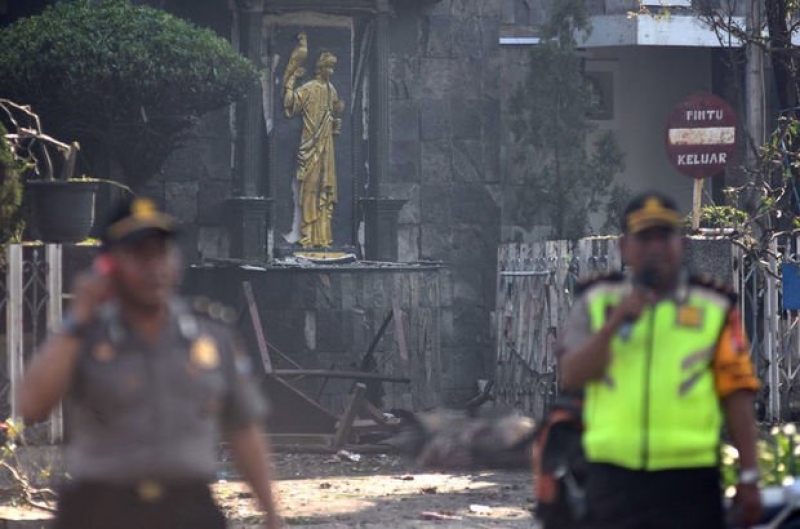 Li Endonezyayê li dijî 3 dêran êrîsa xwekustinê!