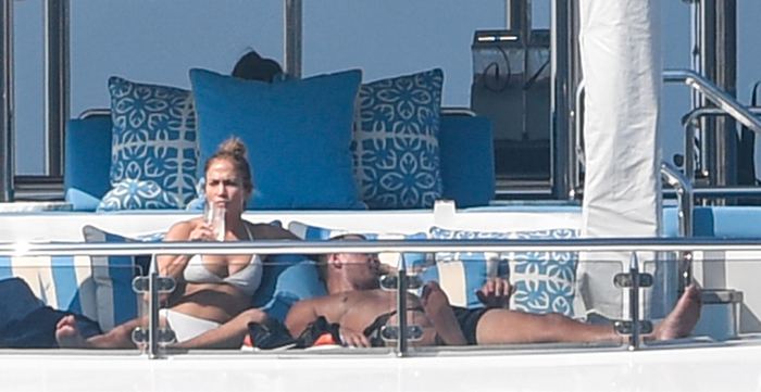 Jennifer Lopez ve sevgilisi objektiflere takildi