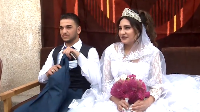 Serêkaniyeli Kürt gençleri kampta evlendi