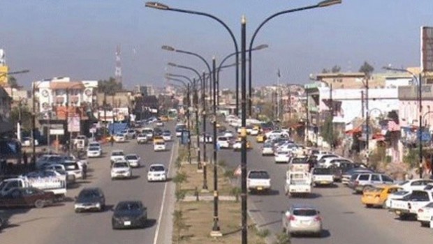 Li xurmatuyê polîsek ji aliyê çekdaran ve hat kustin