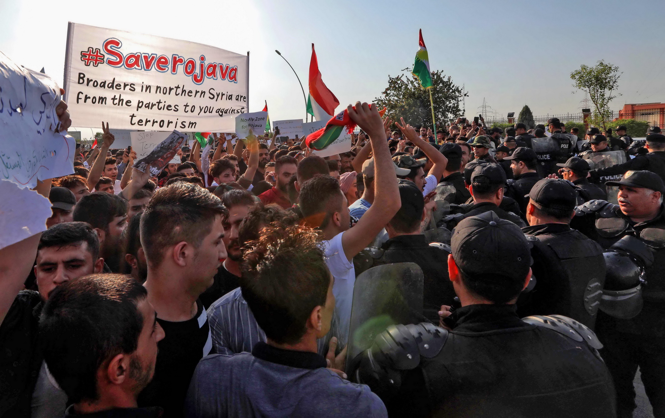 Li Herêma Kurdistanê ji bo pistgiriya Rojavayê Kurdistanê xwepêsandan birêve diçin