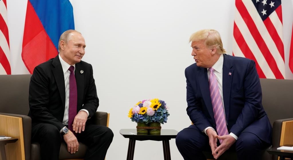 Kremlîn: Amerîka ji bo eskerekirina naveroka axaftina Putin û Trump divê destûrê bixwaze