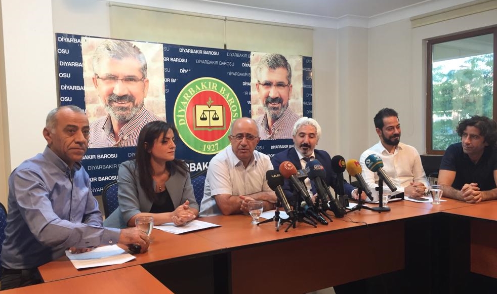 Parêzerên Demirtas serî li Wezareta Dadê didin