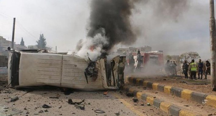 YPGê bi topan êrîs bir ser baregeha çekdarên girêdayî Tirkiyê