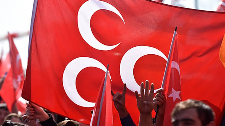 Gotinên pirtûkê yên 'Kurd berî Tirkan misilman bûne' pir li zora MHPê çû!