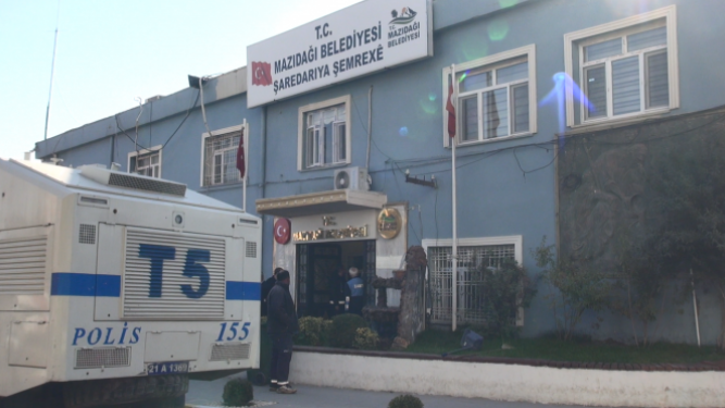 Qeymeqamê Semrexê 10 xebatkar ji kar derxistin