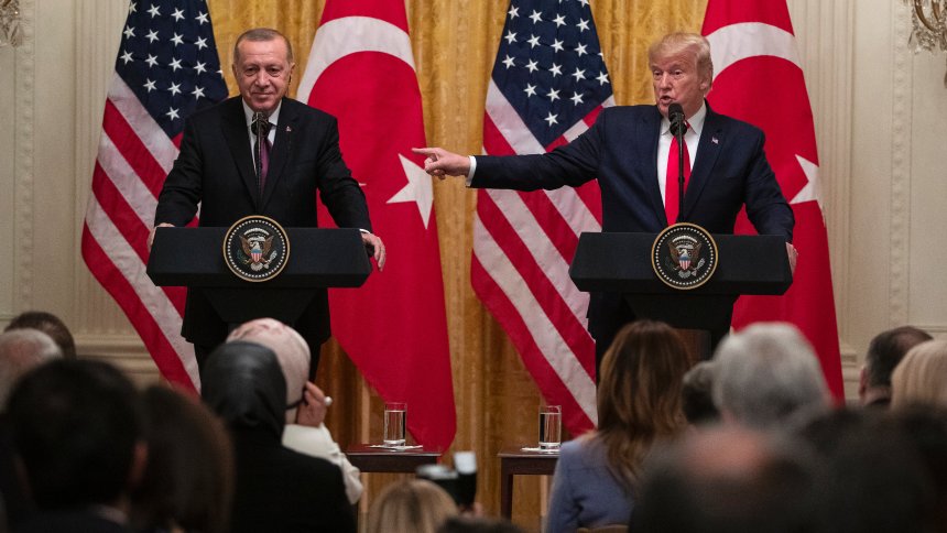 Trump: Têkiliyên me û Kurdan pir bas in, Tirkiye berpirsiyarên xwe bicih tîne