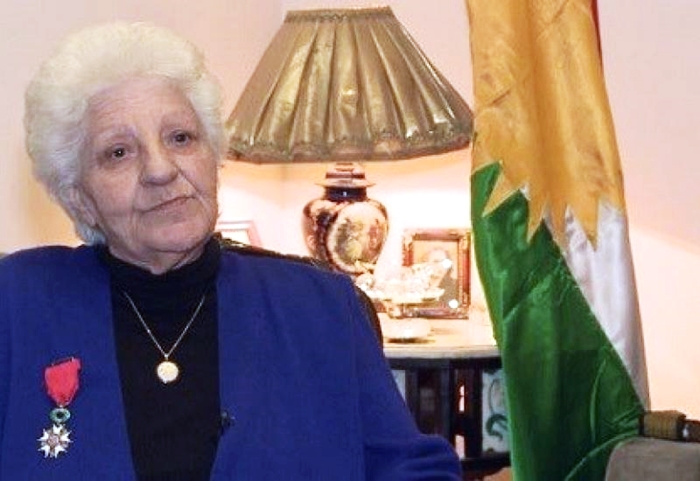 Wezareta Rewsenbîrî Sînemxan Bedirxan xelat dike