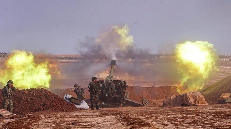 Artêsa Sûriyê li sînorê Idlibê xaleke leskerî ya Tirkiyê dorpêç kir