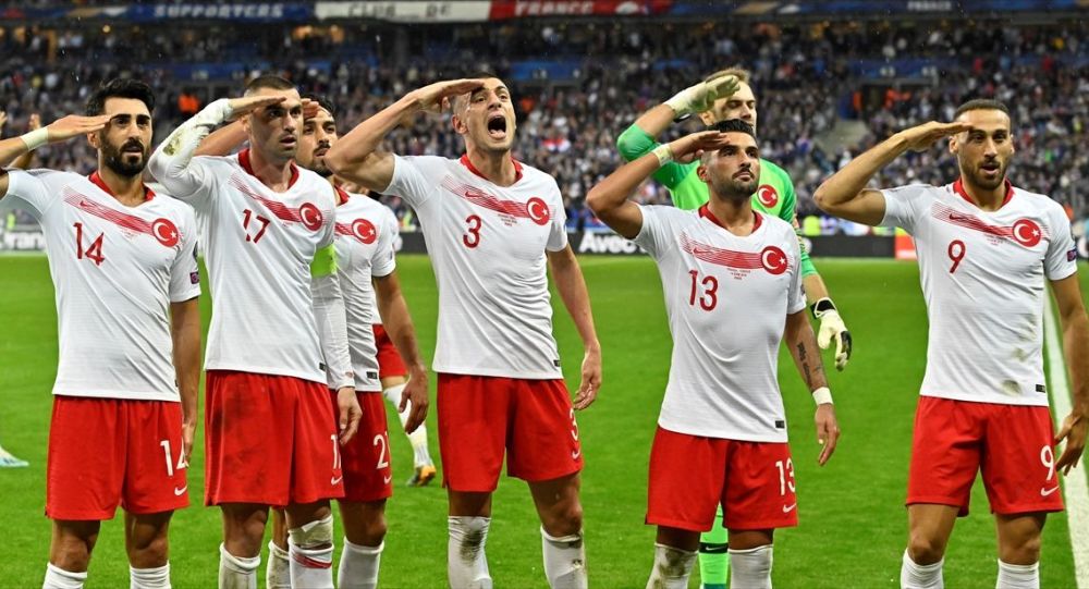 UEFAyê ji bo silava leskerî Tirkîyê ciza kir