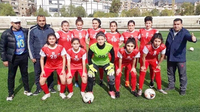 Tîma futbolê ya jinên Amûdê bû sampiyonê Sûriyê