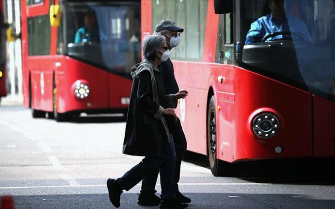 Brîtanya ber bi jiyana asayî ve diçe, dibistan vedibin