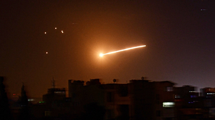 Sûriye: Îsraîlê êrîsî Hemayê kir û me jî bersiv da