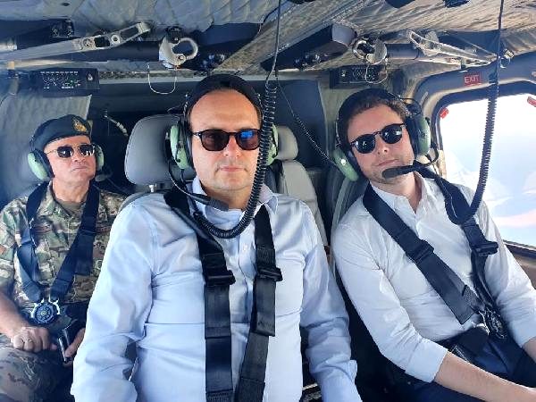 Wezîrê Fransayê bi helîkopterê li dora kestiya Tirkiyê geriya