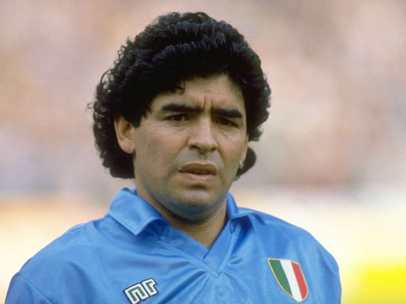 Fûtbolîstê navdar Diego Armando Maradona wefat kir