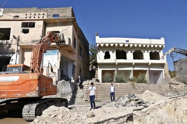 Li Rismil a Mêrdînê dest bi xerabkirina 500 xaniyan kirin