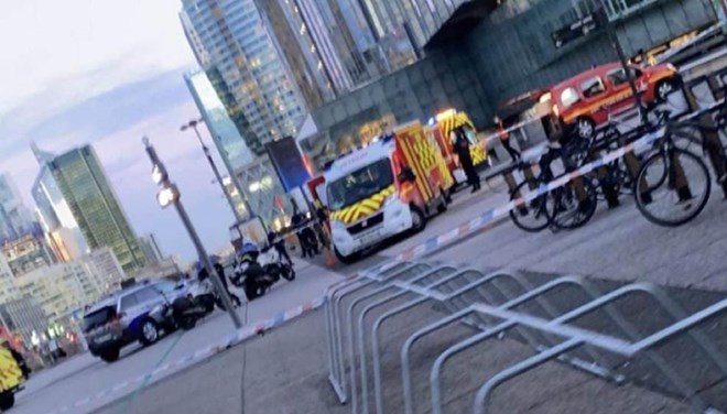 Kamyonetê dizî û ajot nav xelkê:1 kustî û 1 birîndar