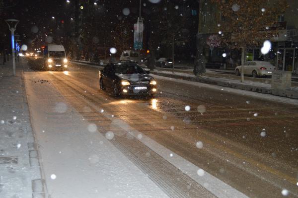 Li Xarpêtê sinema meydanê hat danîn