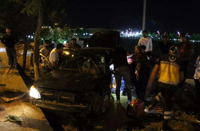 Amed | Di navbera du malbatan de pevçûn çêbû: Kustî û birîndar hene