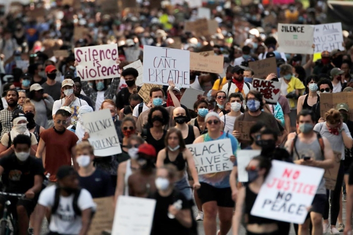 Li gelek bajarên wî welatî qedexeya derketina derve bi dawî bû