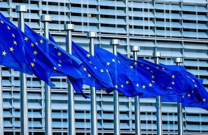 Yekîtiya Ewropa: Qeyûman binpêkirina pîvanên demokrasiyê ye