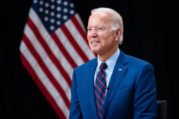 Biden: “Heya sala 2022 an maske deynin ber devê xwe”