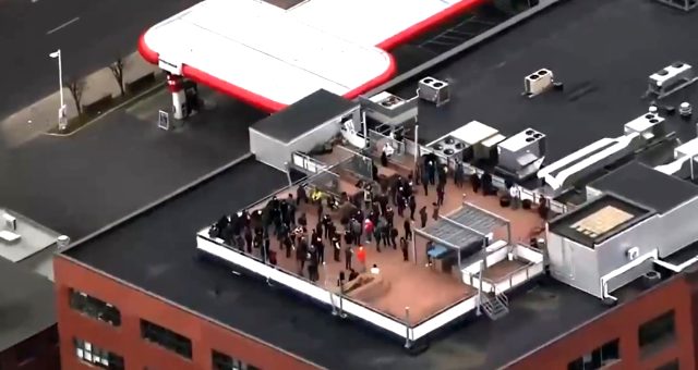 Çekdaran xebatkarên sîrketa leystikan rehîn girtin