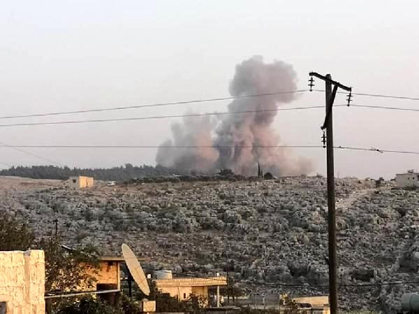 Balafirên Rûsyayê li gundên Idlibê xistin