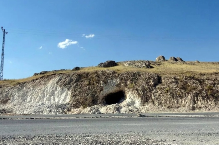 Dema xebatên çêkerina rê mezelên sikeftî yên 3 hezar salî hatin dîtin