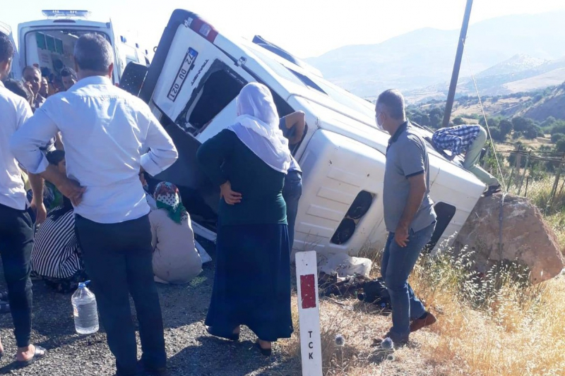 Li ser rêya Batman û Kercewsê minîbus wergeriya: 12 kes birîndar bûn