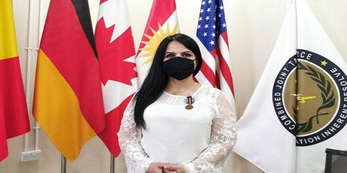 Amerîka xelata hurmetê da keçeke Kurd