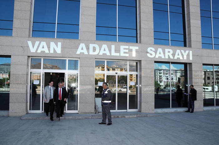 Pistî bûyera Batmanê li Wanê jî leskerekî Tirk destdirêjî li keçeke Kurd a 17 salî kir